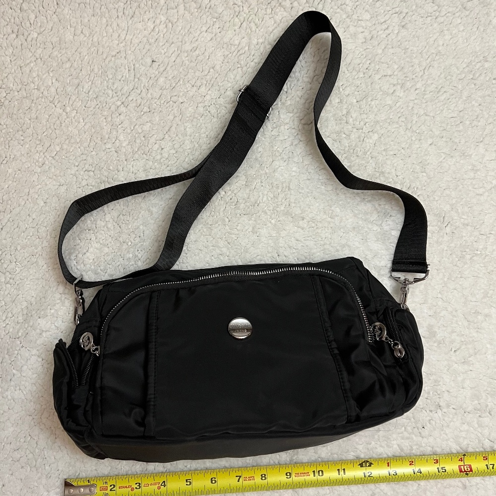 Hand or Shoulder Bag LOTS of pockets